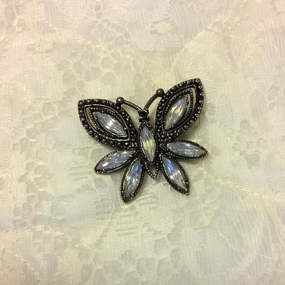Vintage White Clear Rhinestone Oxidize Silver Tone Brooch VTG Jewelry Pin - Picture 3 of 9